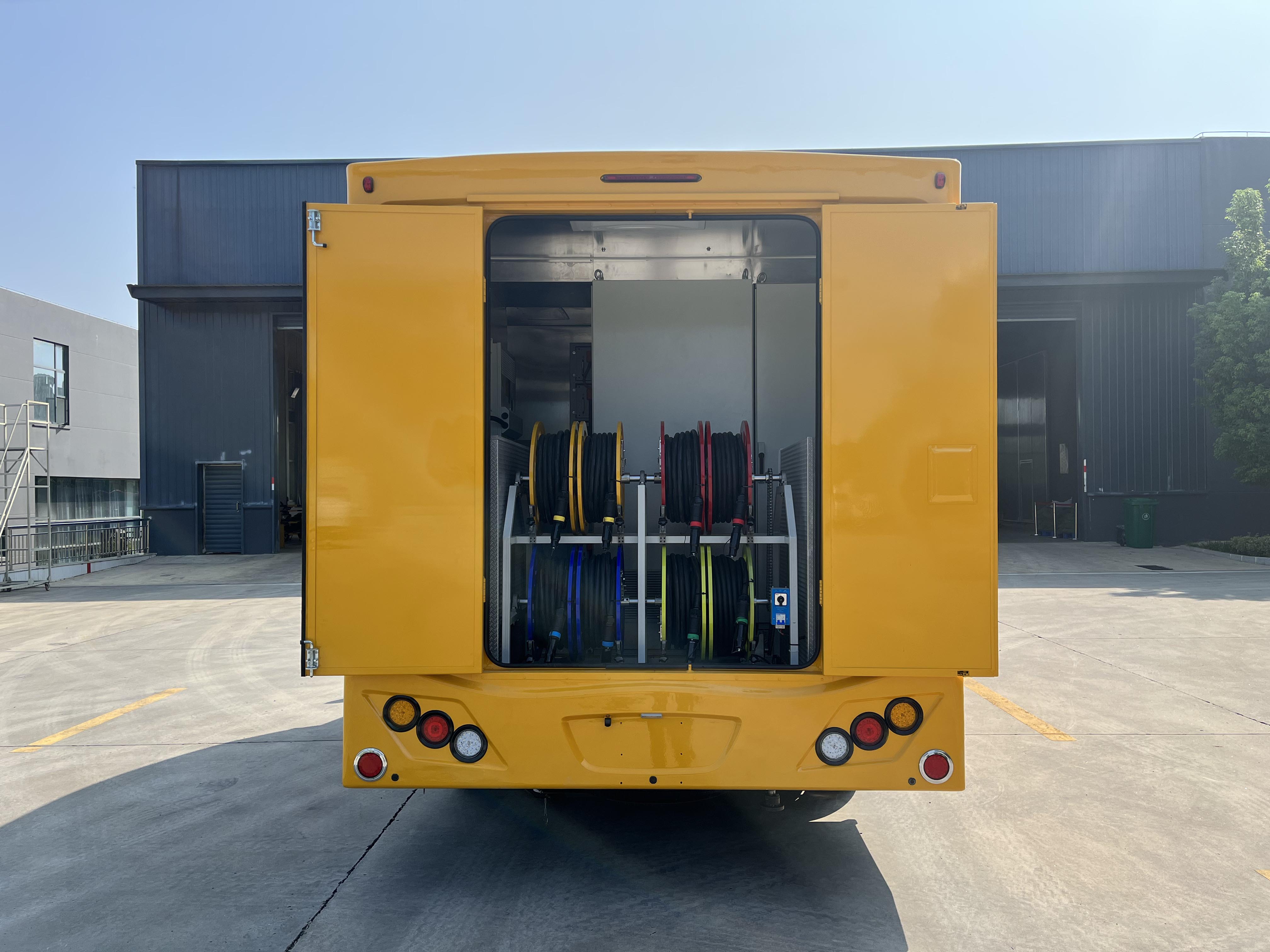 依維柯100KWH移動(dòng)儲能電源車圖片5