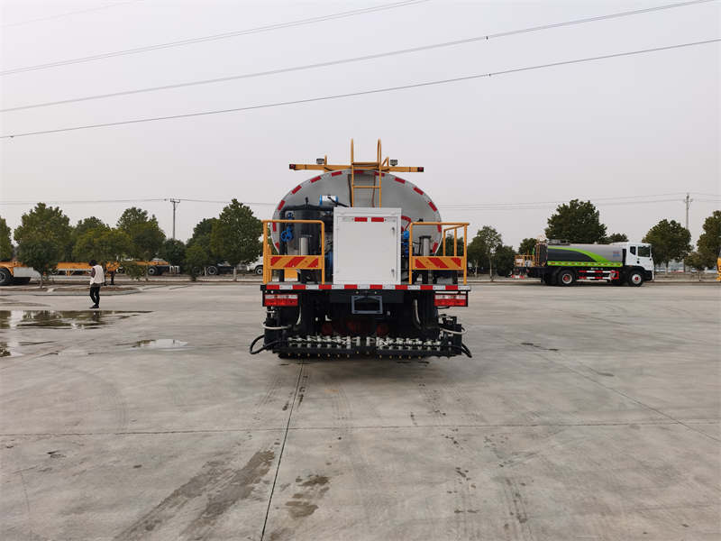 東風多利卡9方智能型瀝青灑布車圖片5