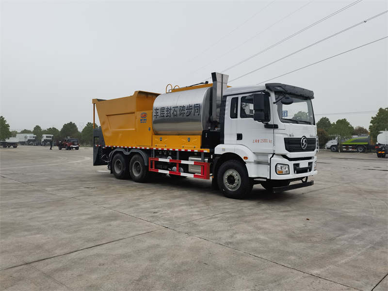 陜汽德龍后八輪同步碎石封層車(chē)