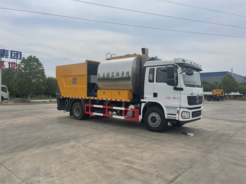 陜汽德龍單橋同步碎石封層車(chē)